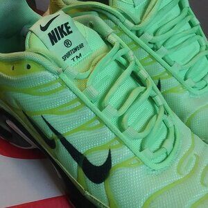 Nike Air Max Plus Overbranding Lime Blast sz 8 shoes sneakers